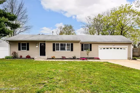 873 Egret Dr, Toms River, NJ 08753