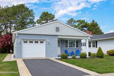 9 Lyford Ct, Toms River, NJ 08757