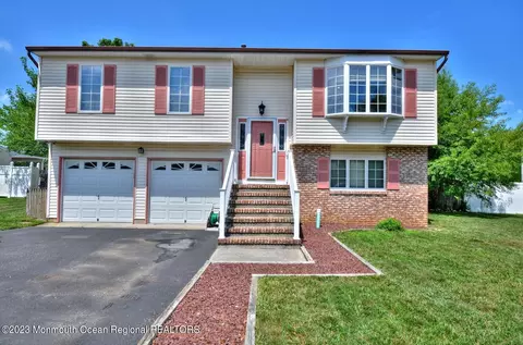 11 Boulder Dr, Barnegat, NJ 08005