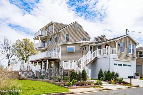 402 Cedar Ave, Leonardo, NJ 07737