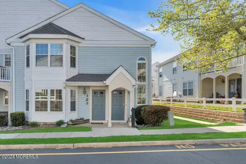 124 Hyacinth Ln, Freehold, NJ 07728