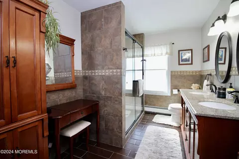 Bath - 49 Compton St, Middletown, NJ 07748 photo 2 of 5