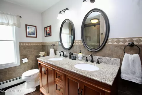 Bath - 49 Compton St, Middletown, NJ 07748 photo 4 of 5