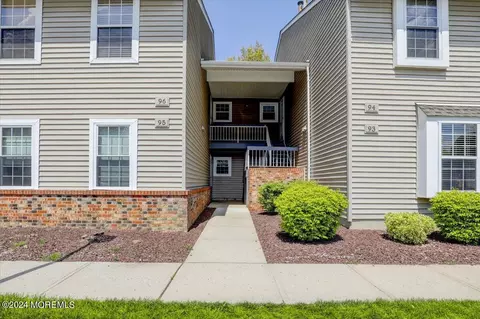 95 Neilly Ct #95, Old Bridge, NJ 08857