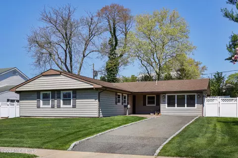24 Icemeadow Ln, Aberdeen, NJ 07747