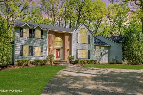 6 Robbins Nest Dr, Millstone, NJ 08535