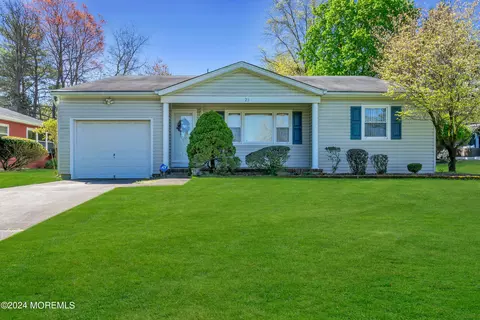 23 Northumberland Dr, Toms River, NJ 08757