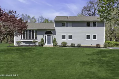 98 Clearview Dr, Tinton Falls, NJ 07724