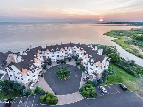 210 Gateway Ct, Union Beach, NJ 07735