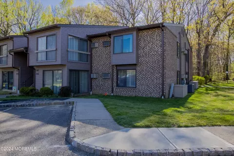 49 Lexington Ct, Red Bank, NJ 07701