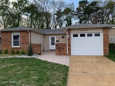 129 Courtshire Dr, Brick, NJ 08723