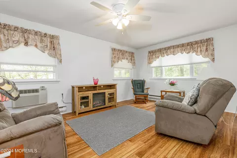 9 Lexington Dr # D, Whiting, NJ 08759