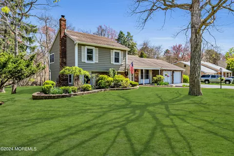 22 Oak Glen Rd, Toms River, NJ 08753