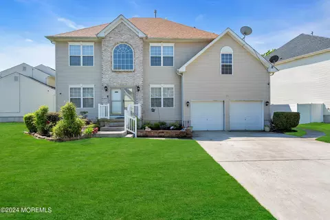 35 Chancellor Park Dr, Mays Landing, NJ 08330