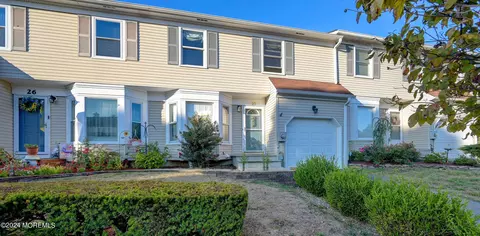 25 Carriage Ln, Englishtown, NJ 07726