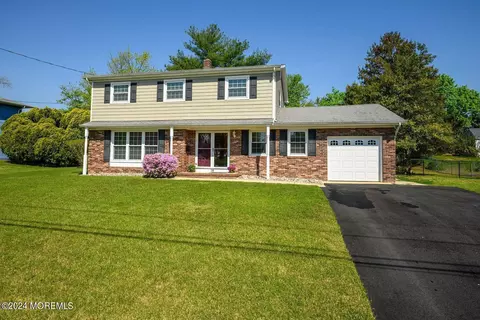 38 Westbrook Rd, Howell, NJ 07731