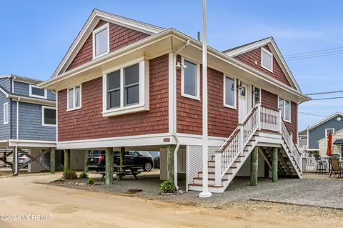 112 W Pelican Way, Lavallette, NJ 08735