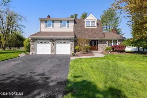 6 Topanga Ct, Manalapan, NJ 07726