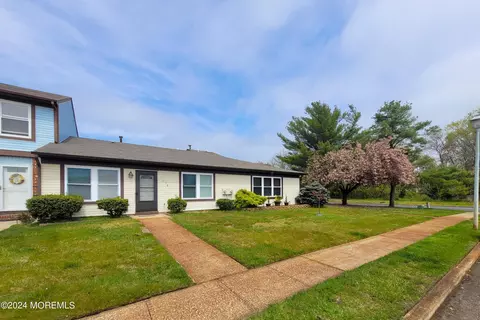 234 Greenwood Loop Rd, Brick, NJ 08723