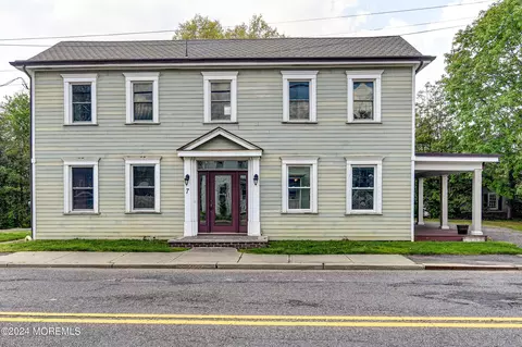 7 Main St, Englishtown, NJ 07726