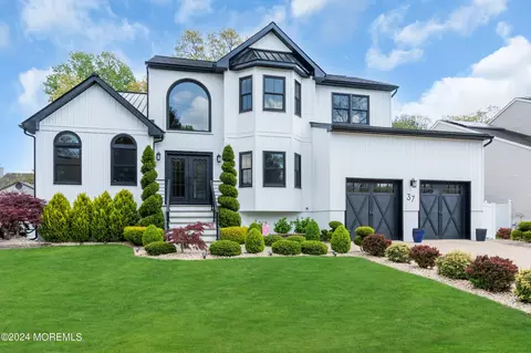 37 Jennifer Dr, Howell, NJ 07731