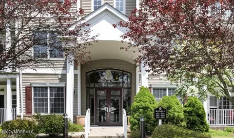 7 Centre St #2112, Ocean, NJ 07712