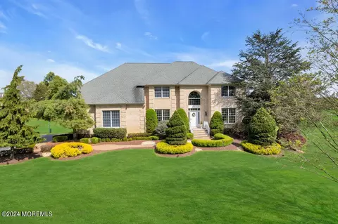 17 Driftwood Ln, Colts Neck, NJ 07722