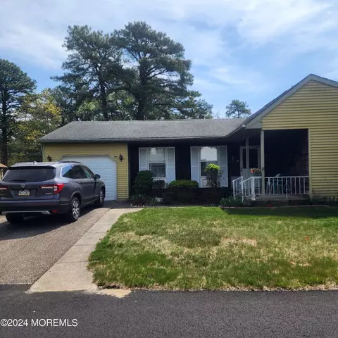 7 Stonybrook Rd, Whiting, NJ 08759