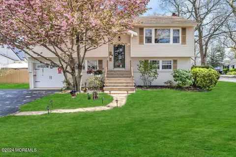 625 Huckleberry Ln, Toms River, NJ 08753