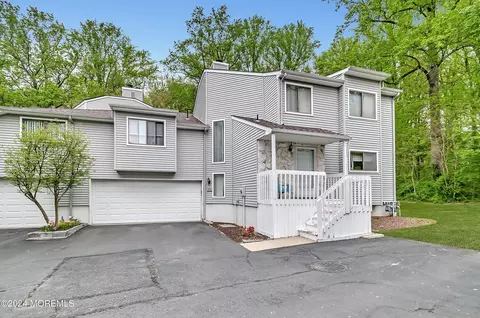 30 Kennedy Ct, Middletown, NJ 07748