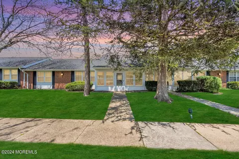 1063 Fife Ct #C, Lakewood, NJ 08701