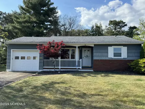 2 Concord Ln, Toms River, NJ 08757