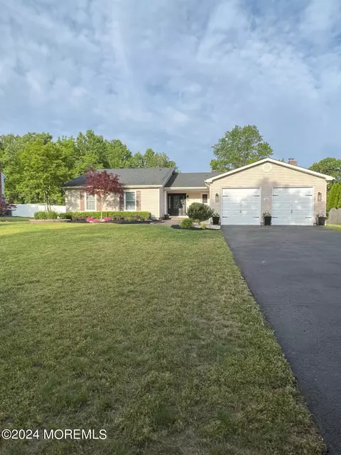 169 Betsy Ross Dr, Freehold, NJ 07728