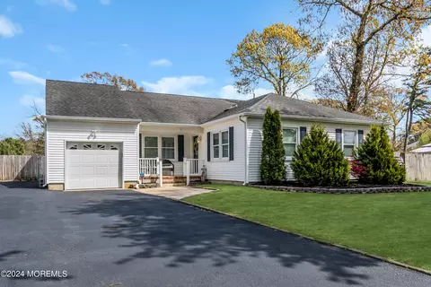 97 Circle Dr, Toms River, NJ 08753