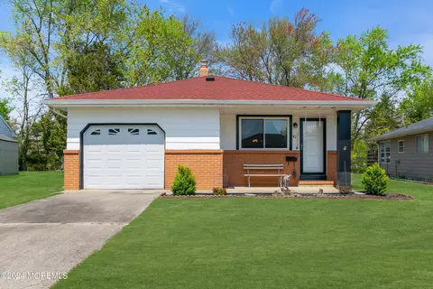 82 Fort De France Ave, Toms River, NJ 08757