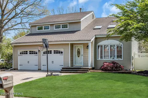 10 Cornwallis Rd, Toms River, NJ 08755