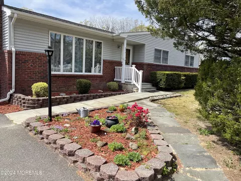 899 Linden Ave, Brick, NJ 08723