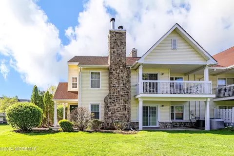 15 Nashville Ct, Tinton Falls, NJ 07712