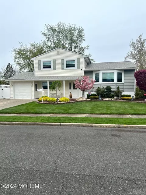 6 Gramercy Rd, Old Bridge, NJ 08857