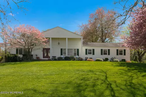 20 Bernice Dr, Freehold, NJ 07728