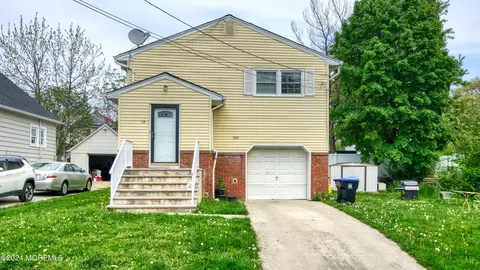 14 1st St, East Brunswick, NJ 08816