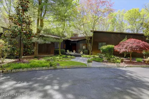 24 Beaver Dam Dr, East Brunswick, NJ 08816