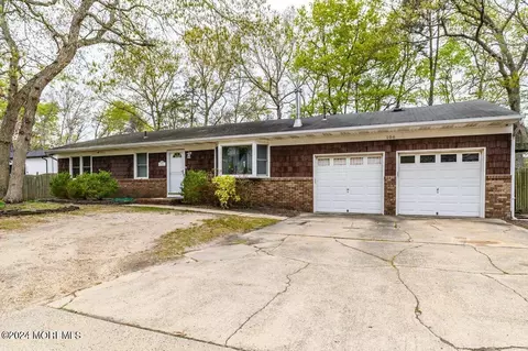 106 Manchester Ave, Forked River, NJ 08731