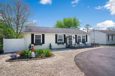 707 Biscayne Dr, Forked River, NJ 08731