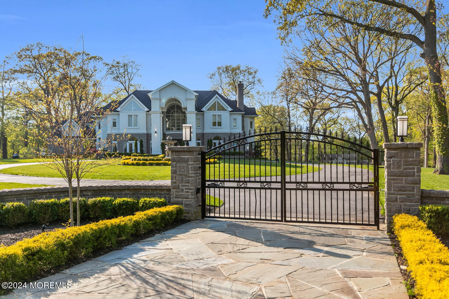 23 Sheraton Ln  