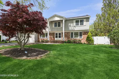 79 Rockwell Cir, Marlboro, NJ 07746