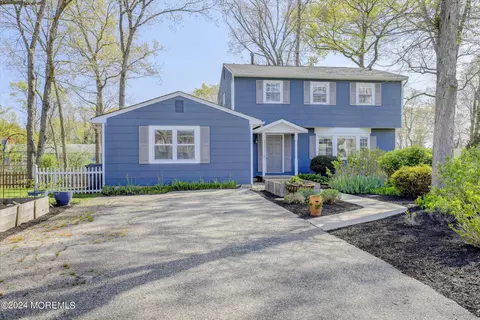 321 Hilltop Rd, Toms River, NJ 08753