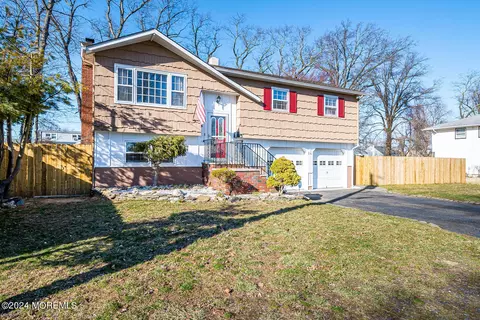 14 North St, Spotswood, NJ 08884