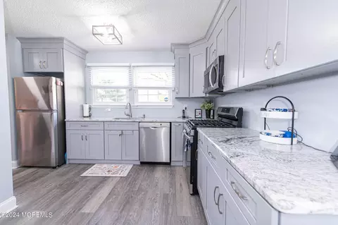 Kitchen - 205 Daffodil Dr, Jackson, NJ 08527 photo 2 of 2