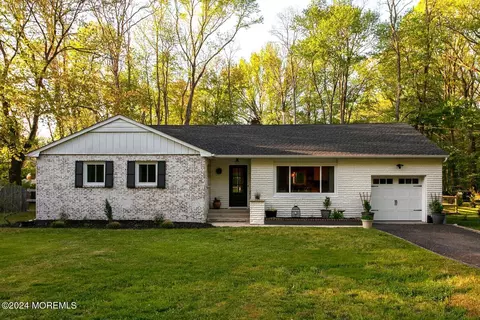 1584 W Front St, Lincroft, NJ 07738